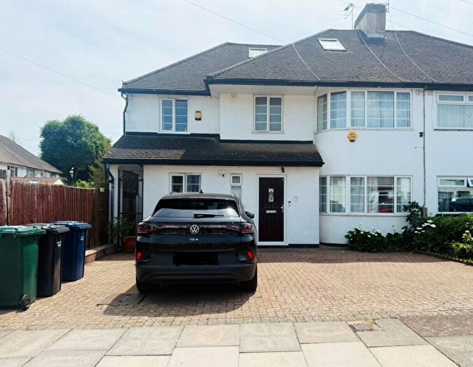 5 Bedroom Semi-Detached House For Sale In Mill Ridge, Edgware, HA8