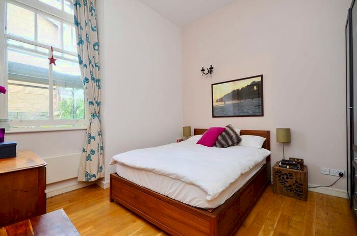 2 Bedroom Flat To Rent In St Giles Road, Camberwell, London, SE5