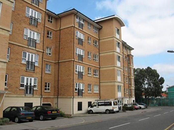 2 Bedroom Flat To Rent In Rookery Way, London, NW9