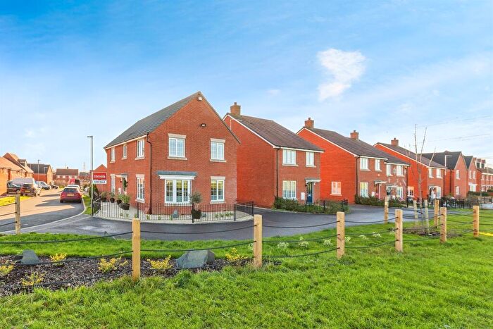 4 Bedroom Detached House For Sale In Whinham Green, Aylesbury, HP18