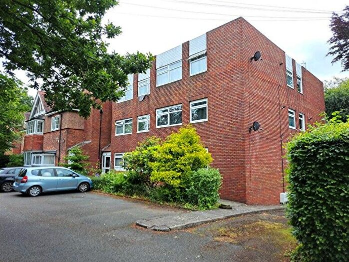 2 Bedroom Flat For Sale In Kenelm Road, Sutton Coldfield, B73