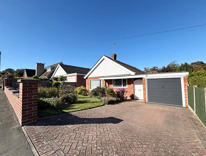 2 Bedroom Detached Bungalow For Sale In Linda Crescent, Louth, LN11