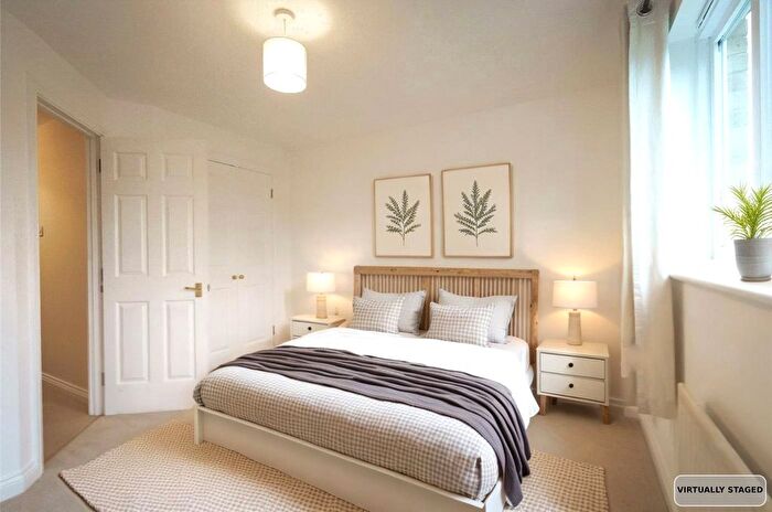 3 Bedroom Town House For Sale In Fawcett Close, London, SW16