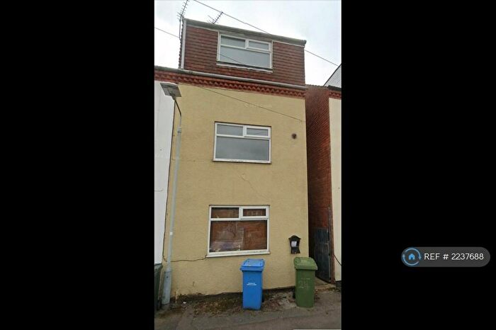 3 Bedroom End Of Terrace House To Rent In Dennis Street, Worksop, S80