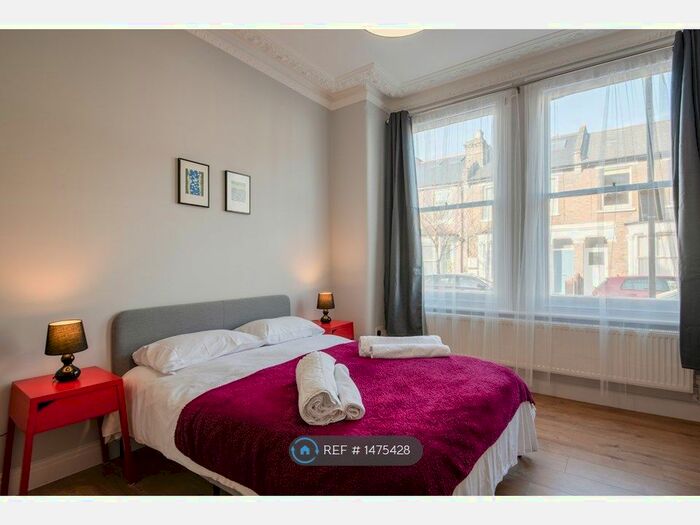 2 Bedroom Flat To Rent In Biscay Road, London, W6