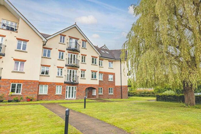 2 Bedroom Flat For Sale In Datchet Road, Datchet, SL3