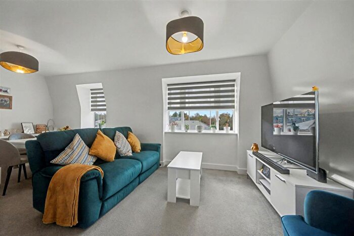 2 Bedroom Flat For Sale In Ash Grove, Shenley, Radlett, WD7