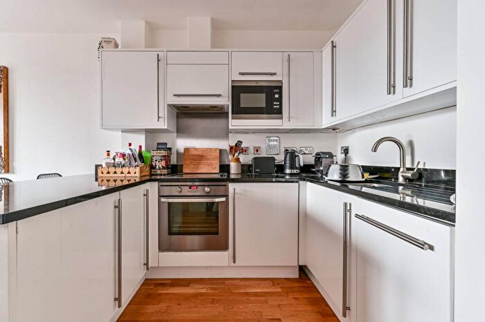 2 Bedroom Flat For Sale In Prebend Street, London, , Islington, London, N1