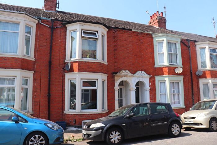 1 Bedroom Flat To Rent In Albany Road, Abington, Northampton, NN1