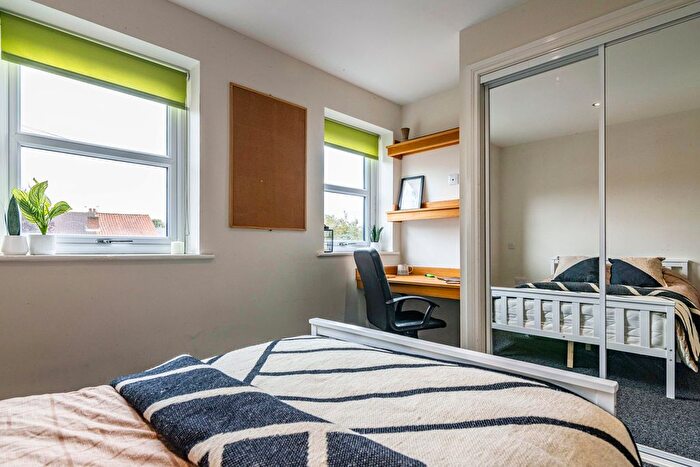 4 Bedroom Flat To Rent In Flat, Lord Tennyson House, Rasen Lane, LN1