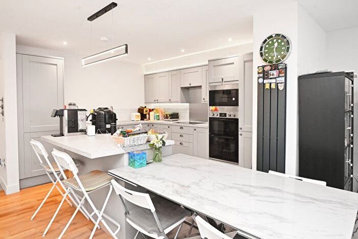 2 Bedroom Flat For Sale In Harlow Oval Court, Harlow Oval, Harrogate, HG2