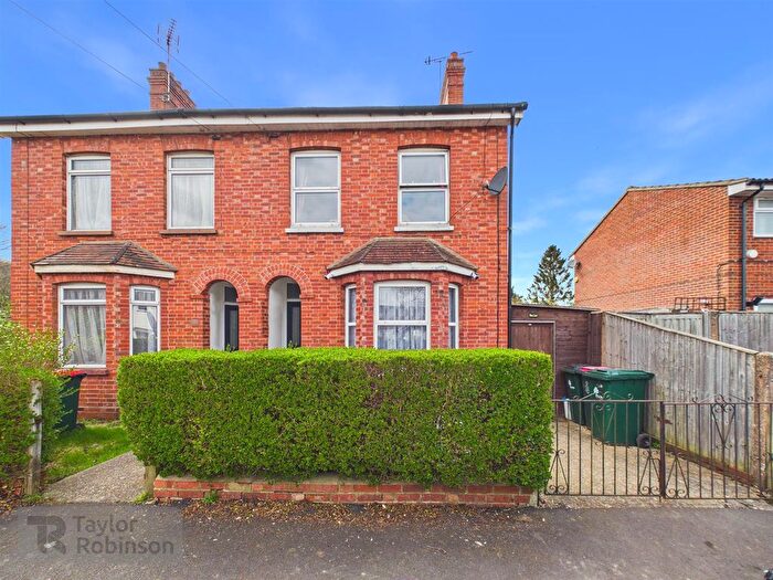 3 Bedroom Semi-Detached House For Sale In West Green, Crawley, RH11