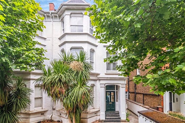 2 Bedroom Flat For Sale In St Quintin Avenue, Ladbroke Grove, London, W10
