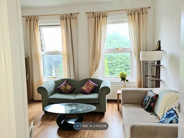 2 Bedroom Flat To Rent In Mapesbury Road, London, NW2