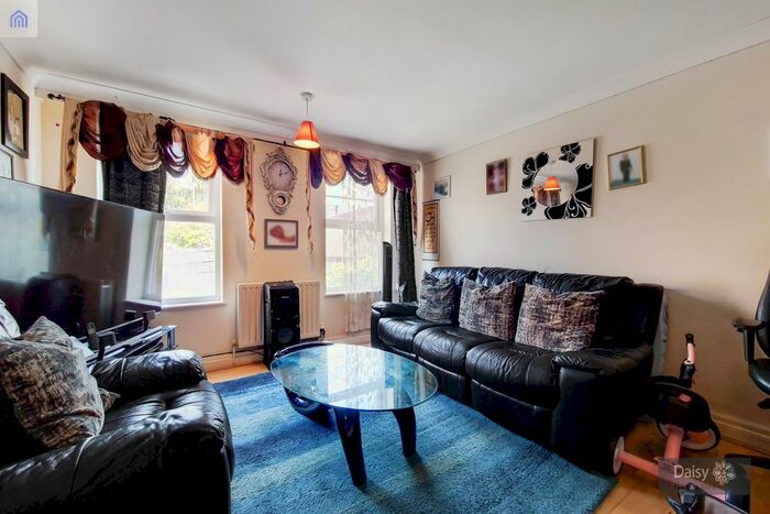 2 Bedroom Flat To Rent In Orchard Court, Sydenham, London, SE26