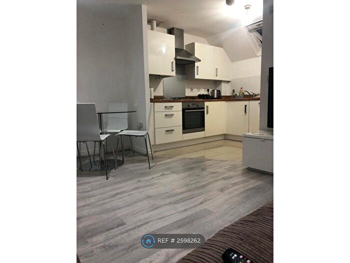 2 Bedroom Detached House To Rent In Avocet Road, Bedford, MK42