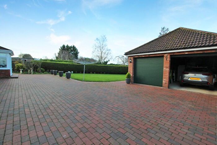 4 Bedroom Detached House For Sale In Blunham Road, Moggerhanger, MK44