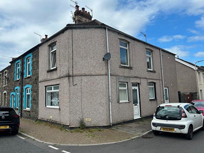 2 Bedroom Flat To Rent In Coedpenmaen Road, Trallwn, CF37