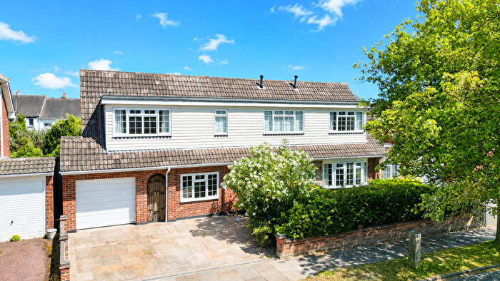 5 Bedroom Chalet For Sale In Percy Road, Leigh-on-sea, SS9