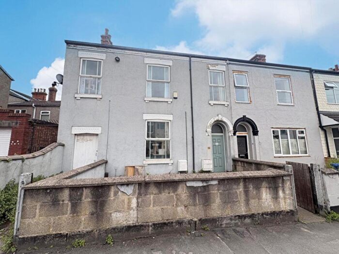 5 Bedroom End Of Terrace House For Sale In And A Macaulay Street, Grimsby, South Humberside, DN31