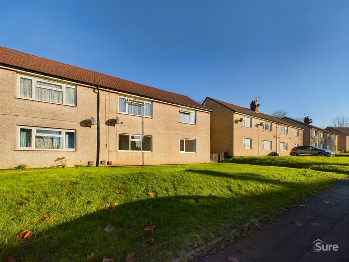 2 Bedroom Flat To Rent In Mead Crescent, Burton-On-Trent, DE15