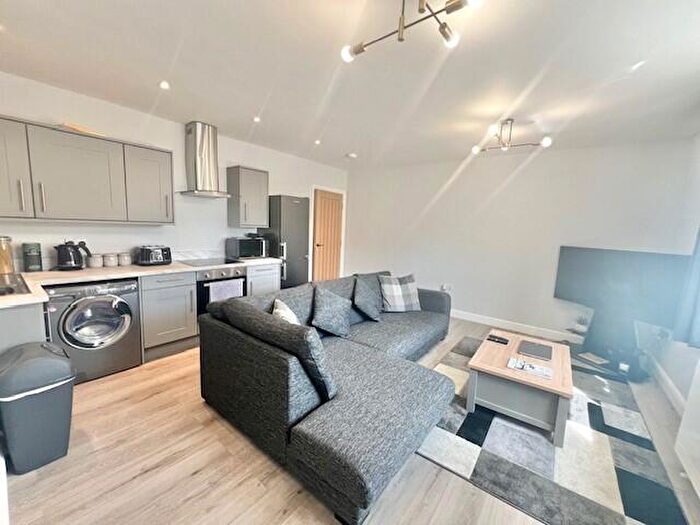 2 Bedroom Apartment To Rent In Blackwall, Halifax, HX1