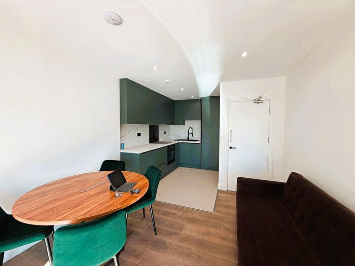 1 Bedroom Flat To Rent In High Street, Acton, W3