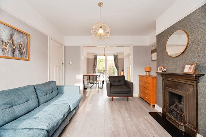 3 Bedroom Semi-detached House For Sale In Woodfield Close, Ashtead, Surrey, KT21