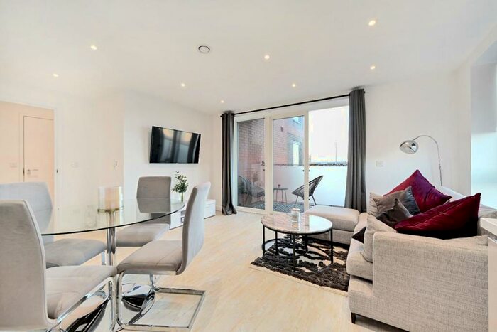 2 Bedroom Flat To Rent In Goldstone Lane, Hove, BN3