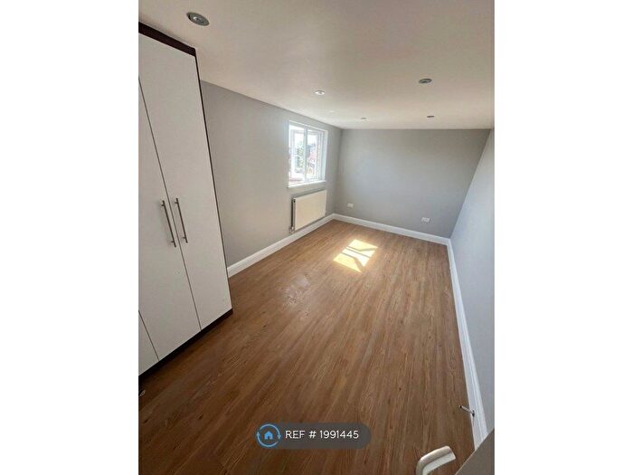 3 Bedroom Maisonette To Rent In Darwin Drive, Southall, UB1
