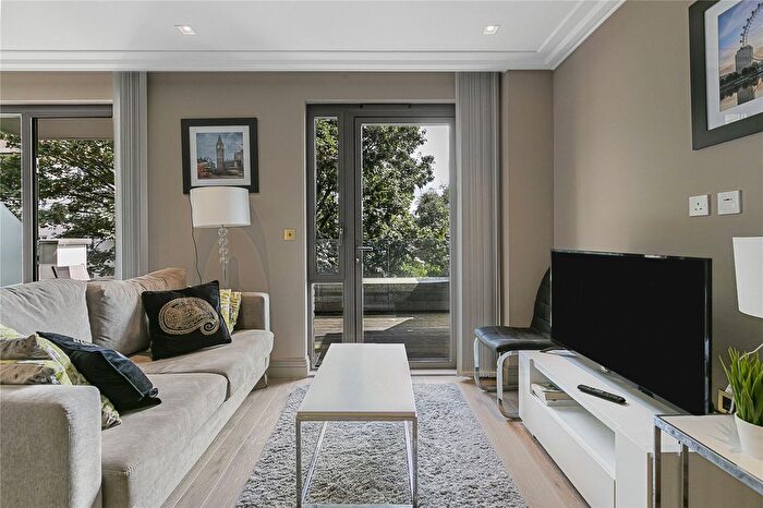 Studio To Rent In Queens Wharf, Hammersmith, London, W6