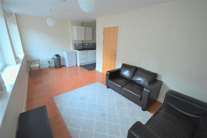 2 Bedroom Flat To Rent In Osborne House, Millstone Lane, Leicester, LE1
