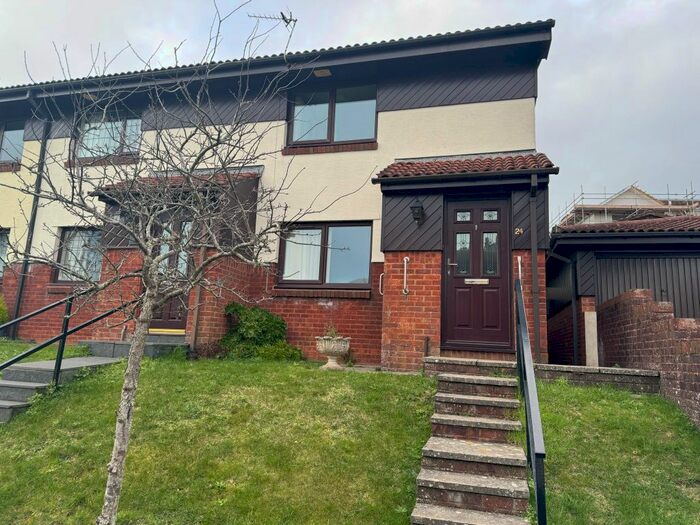 2 Bedroom Property To Rent In Gainsborough Close, Torquay, TQ1