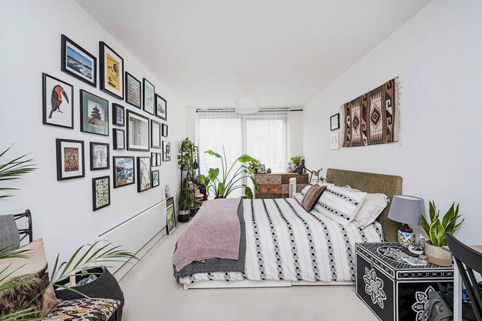 2 Bedroom Flat To Rent In Florida Street, Bethnal Green, London, E2