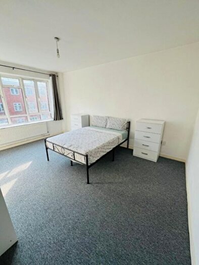 4 Bedroom Flat To Rent In Kilburn Vale, London, NW6