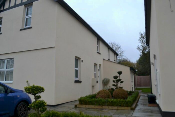 2 Bedroom Maisonette To Rent In Hollybush Lane, Harpenden, AL5