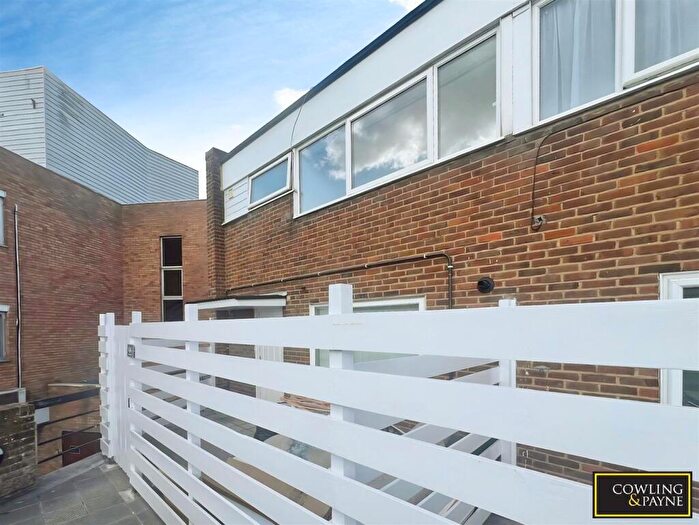 2 Bedroom Maisonette To Rent In Runwell Road, Wickford, Essex, SS11