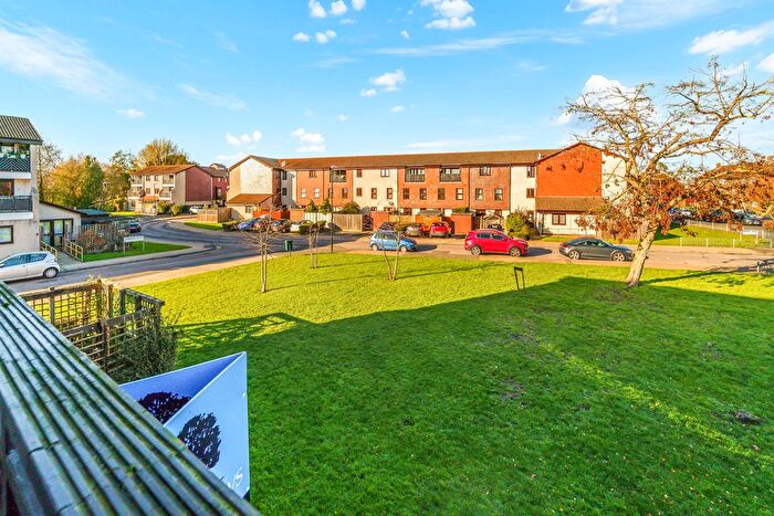 1 Bedroom Flat For Sale In Coniston Close, Raynes Park, London, SW20