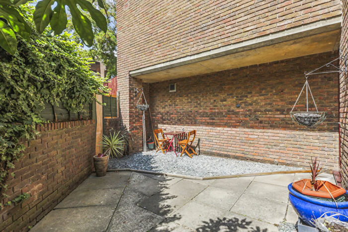 1 Bedroom Apartment To Rent In Mutton Place, London, NW1