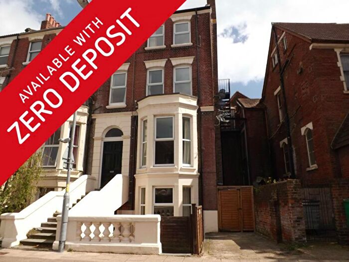 2 Bedroom Flat To Rent In Waverley Road, Southsea, PO5