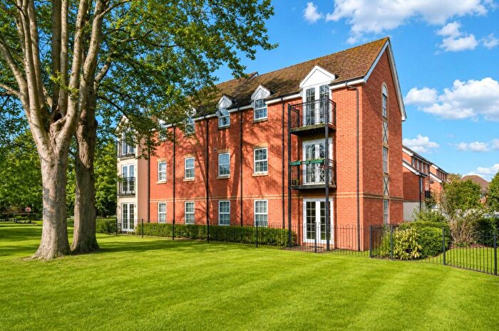 2 Bedroom Apartment For Sale In Old College Road, Newbury, Berkshire, RG14