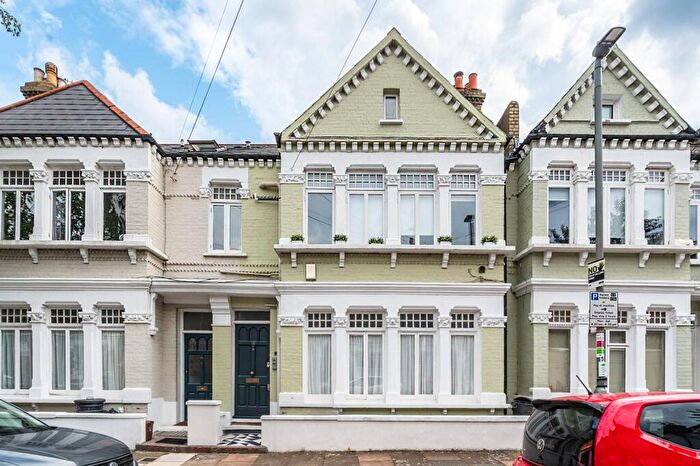 1 Bedroom Flat To Rent In Longbeach Road, Clapham Common North Side, London, SW11