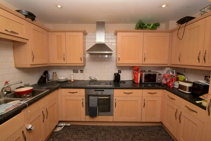 2 Bedroom Flat To Rent In Parkhouse Court, Hatfield, AL10