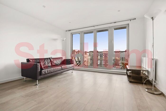 3 Bedroom Flat For Sale In Eden Grove, London, N7