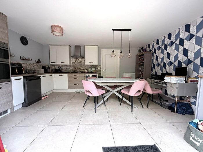 4 Bedroom Terraced House For Sale In Homington Avenue, Swindon, SN3