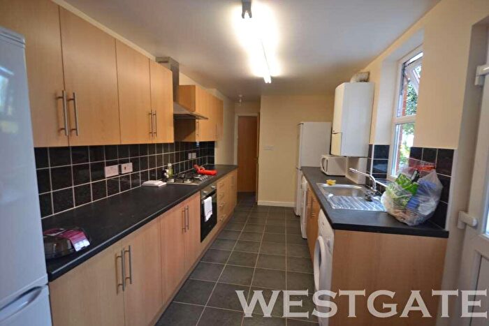 6 Bedroom Terraced House To Rent In Donnington Road, Reading, RG1