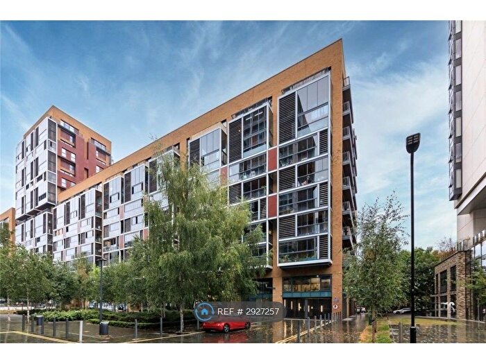 3 Bedroom Flat To Rent In Labyrinth Tower, London, E8