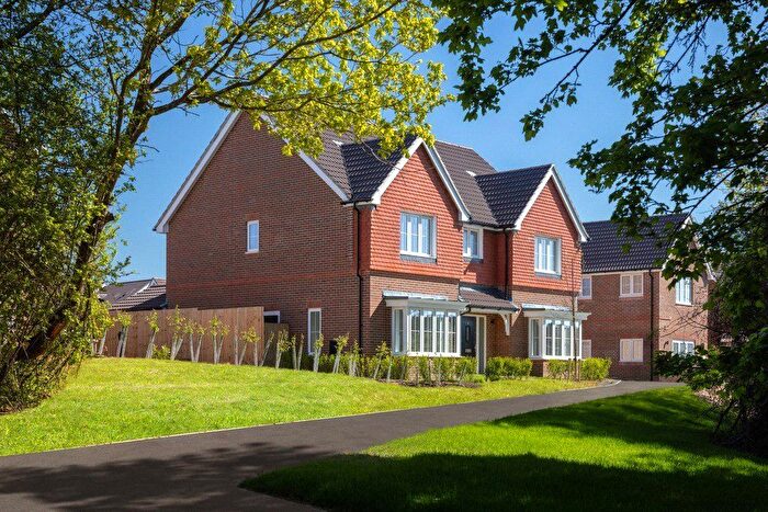 5 Bedroom Detached House For Sale In Knights Grove, Newbury, Berkshire, RG18