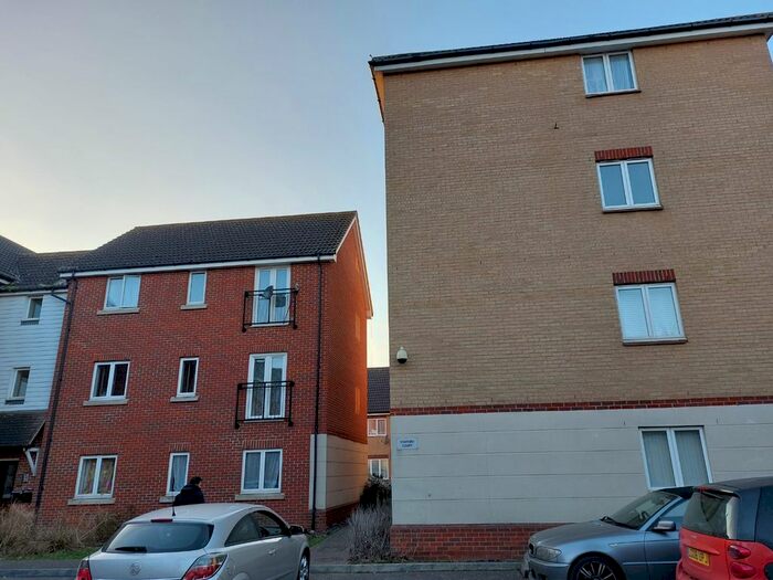 2 Bedroom Flat To Rent In Glandford Way, Chadwell Heath, Romford RM6