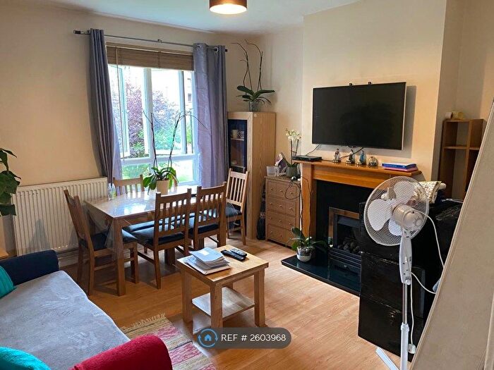 2 Bedroom Flat To Rent In Corfe House, London, SW8